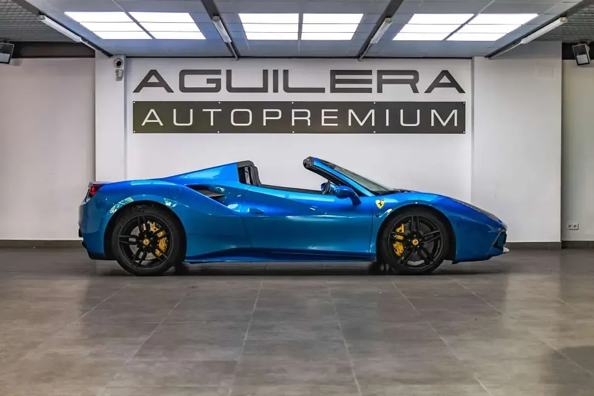 Usado Ferrari 488 670 CV (492 kW) 2016 Azul Descapotable