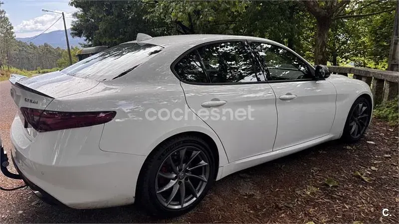 Usado Alfa Romeo Giulia Super 150 CV (110 kW) 2017 Blanco Berlina