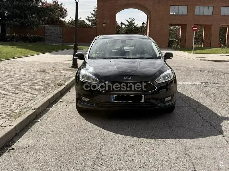 Usado Ford Focus Trend 115 CV (84 kW) 2015 Negro Familiar