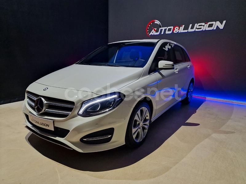 Usado Mercedes B200 136 CV (100 kW) 2016 Blanco Monovolumen