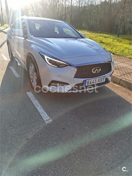 Usado Infiniti Q30 Premium 170 CV (125 kW) 2018 Blanco Berlina