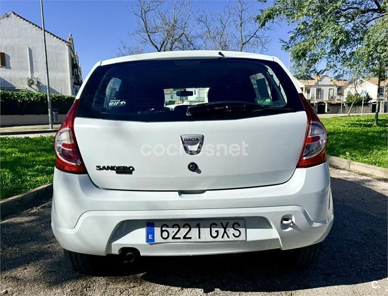 Usado Dacia Sandero Ambiance 75 CV (55 kW) 2010 Blanco Berlina