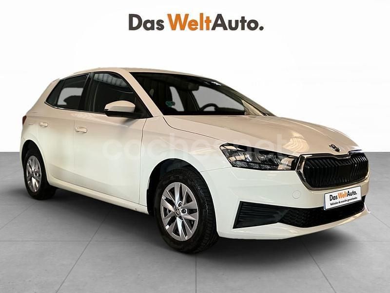 Blanco Usado 2022 Skoda Fabia Ambition Berlina | 14.490 € (Precio justo) - Imagen 1/4