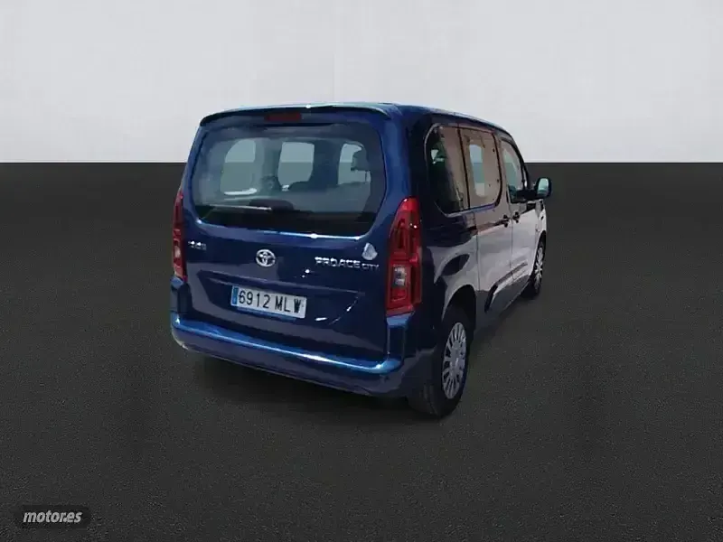 Usado Toyota Proace Verso City 131 CV (96 kW) 2023 Azul Familiar