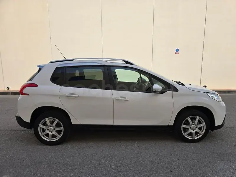 Usado Peugeot 2008 Active 100 CV (73 kW) 2016 Blanco SUV