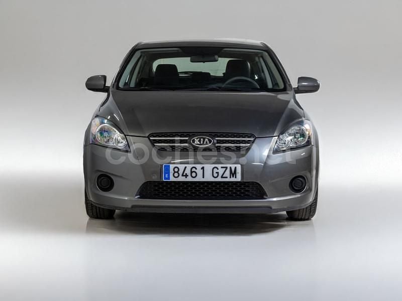 Gris / plata Usado 2010 Kia ProCeed Utilitario | 6990 € (Precio justo) - Imagen 1/4