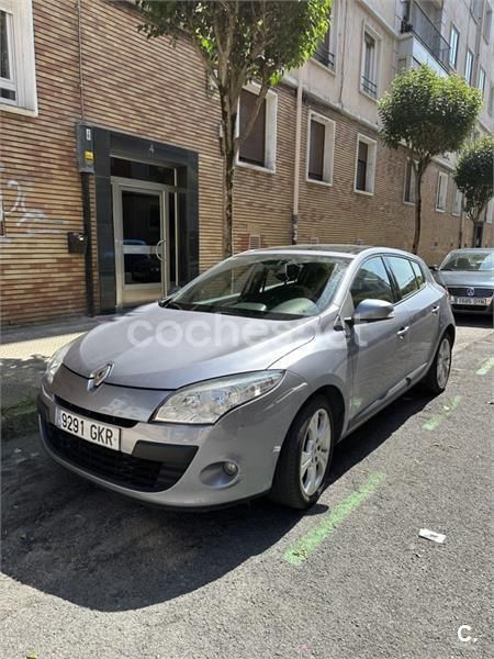 Gris / plata Usado 2009 Renault Mégane III Dynamique Berlina | 5200 € (Buen precio) - Imagen 1/4