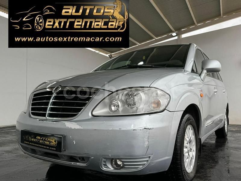 Gris / plata Usado 2011 Ssangyong (KGM) Rodius Limited Monovolumen | 4499 € (Super precio) - Imagen 1/4