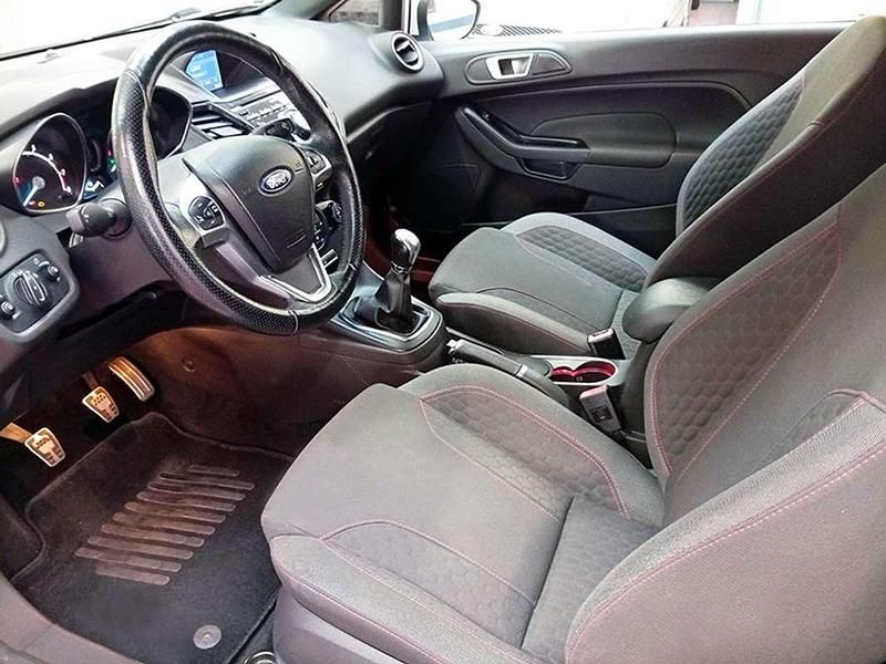 Usado Ford Fiesta ST-Line 101 CV (74 kW) 2017 Blanco Utilitario