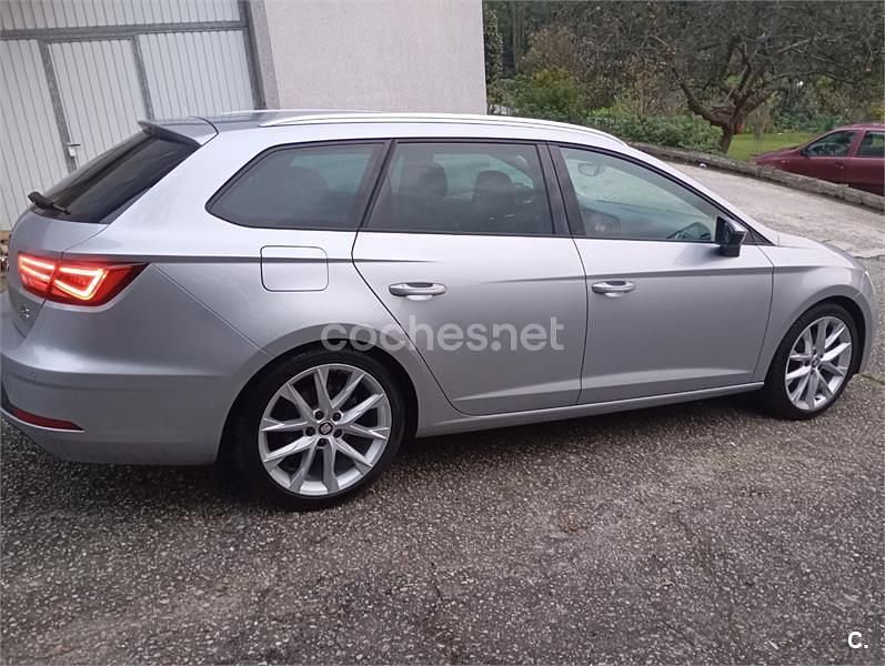 Usado Seat Leon ST FR 150 CV (110 kW) 2018 Gris / plata Familiar
