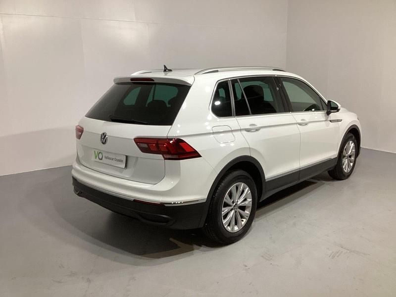 Usado VW Tiguan Life 150 CV (110 kW) 2022 Blanco SUV