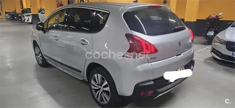 Usado Peugeot 3008 Style 120 CV (88 kW) 2015 Gris / plata Familiar