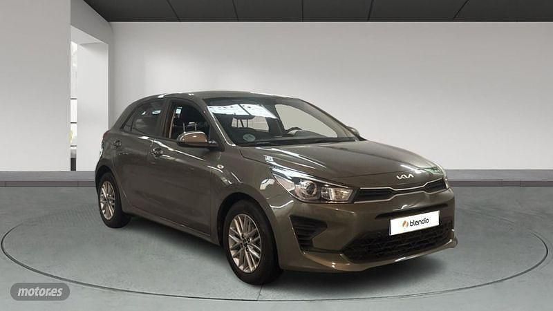 Usado Kia Rio 100 CV (73 kW) 2023 Verde