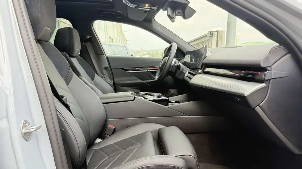 Usado BMW 520 M Sport 197 CV (144 kW) 2025 Gris Berlina