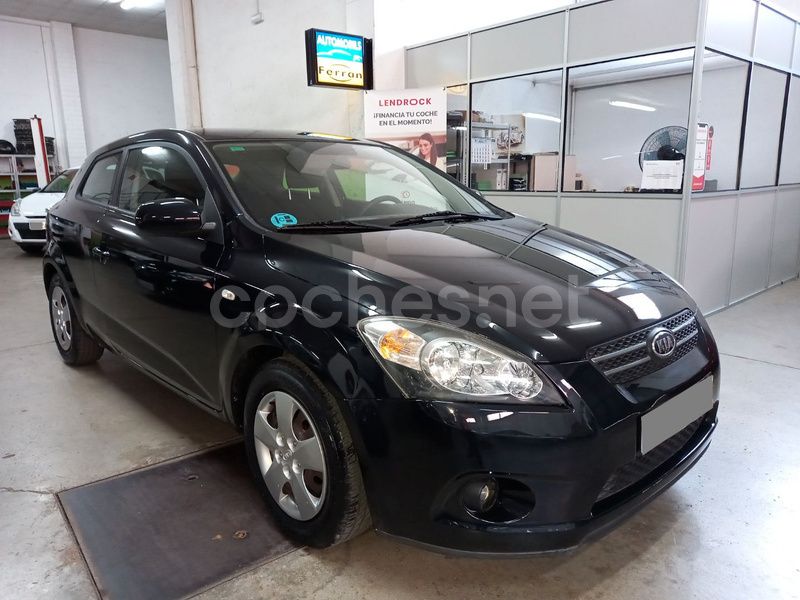 Negro Usado 2011 Kia ProCeed Utilitario | 6000 € (Buen precio) - Imagen 1/4