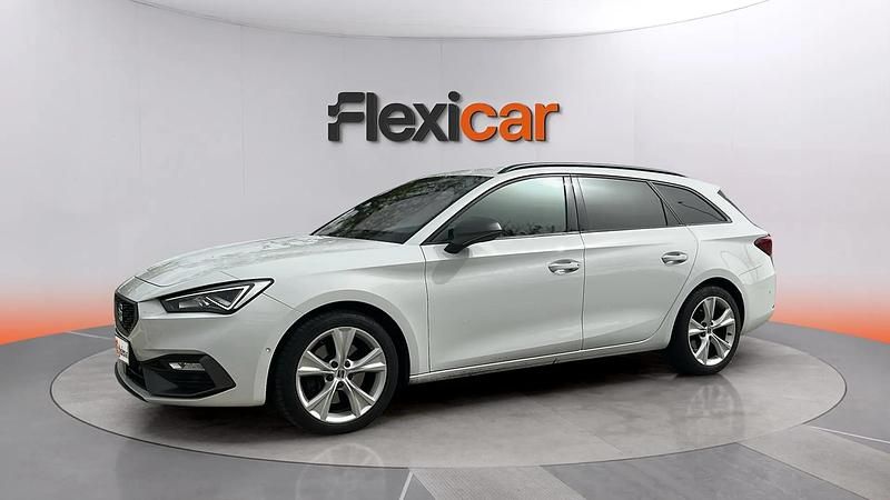 Usado Seat Leon FR 150 CV (110 kW) 2021 Blanco Familiar