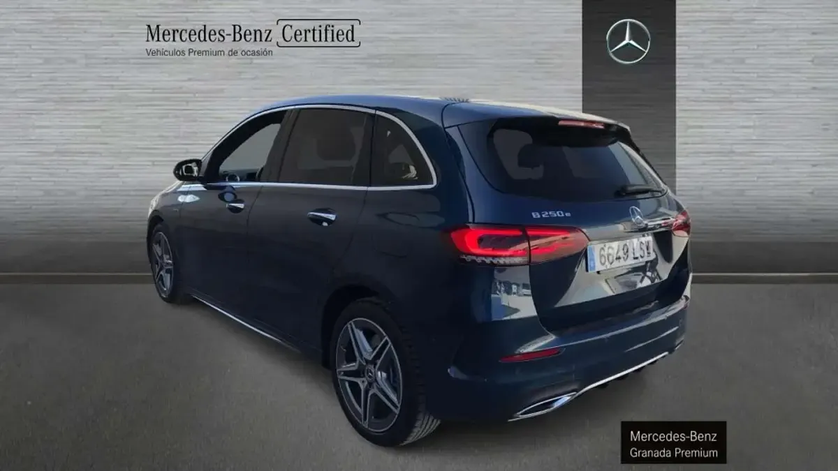 Usado Mercedes E250 AMG line 218 CV (160 kW) 2021 Azul Monovolumen