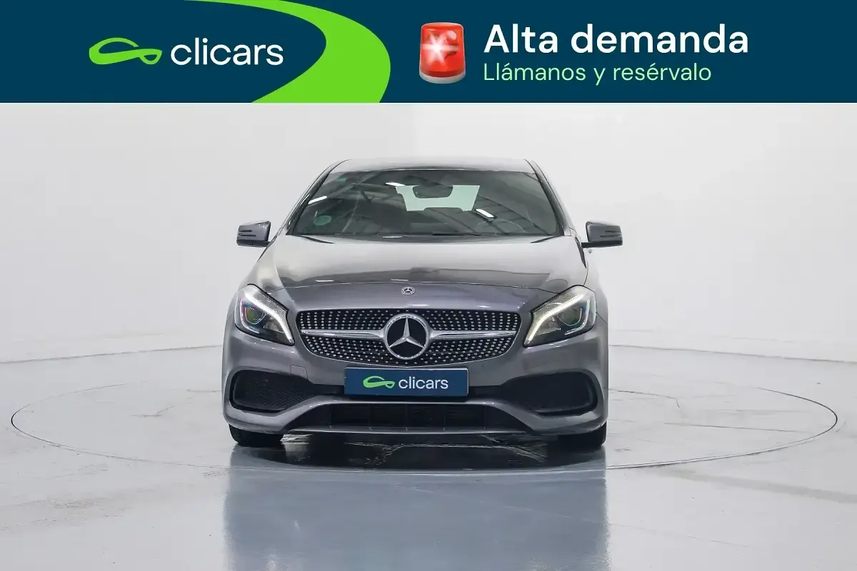 Usado Mercedes A180 136 CV (100 kW) 2017 Gris Utilitario