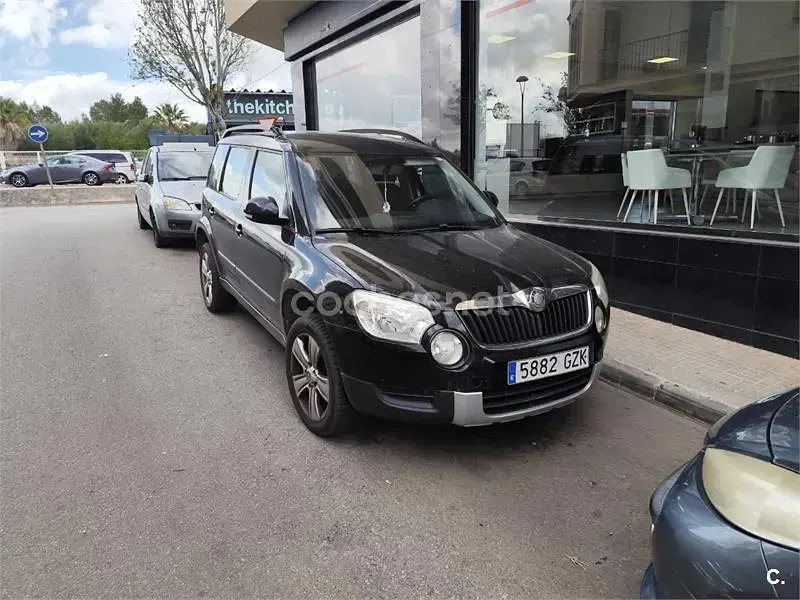 Usado Skoda Yeti Active 105 CV (77 kW) 2010 Negro SUV