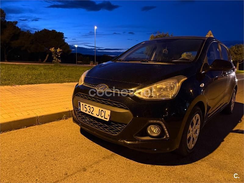 Usado Hyundai i10 66 CV (48 kW) 2015 Azul Utilitario
