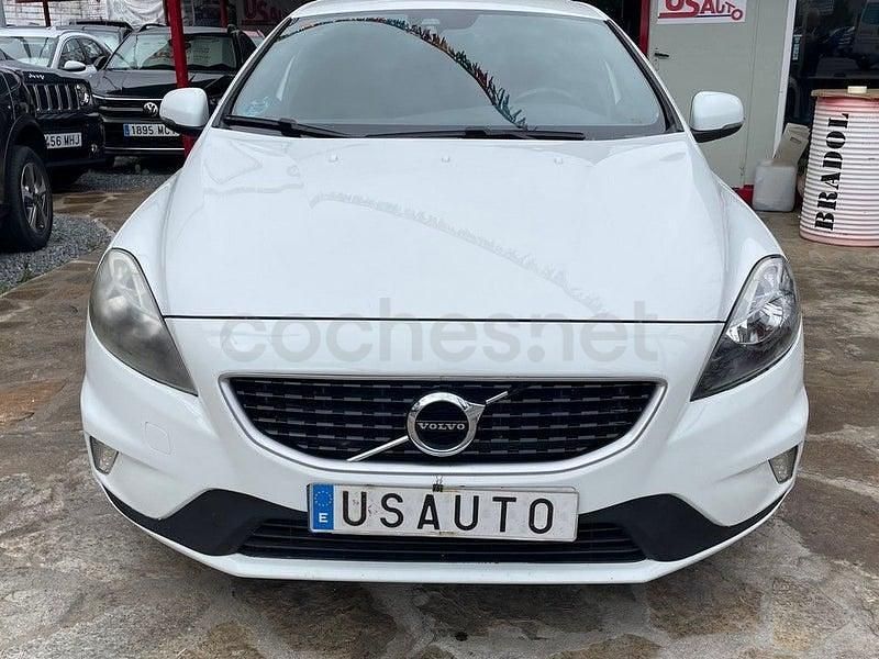 Usado Volvo V40 R-Design Momentum 120 CV (88 kW) 2017 Blanco Berlina