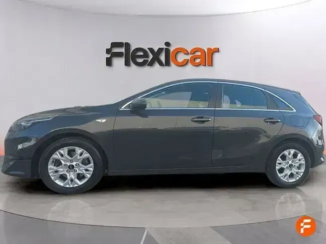 Usado Kia Ceed 136 CV (100 kW) 2023 Gris Utilitario