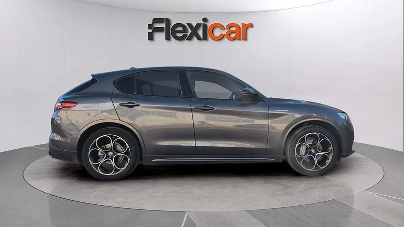 Usado Alfa Romeo Stelvio Veloce 212 CV (155 kW) 2022 Gris SUV