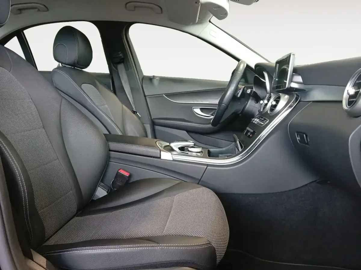 Usado Mercedes C220 Avantgarde 170 CV (125 kW) 2016 Negro Familiar