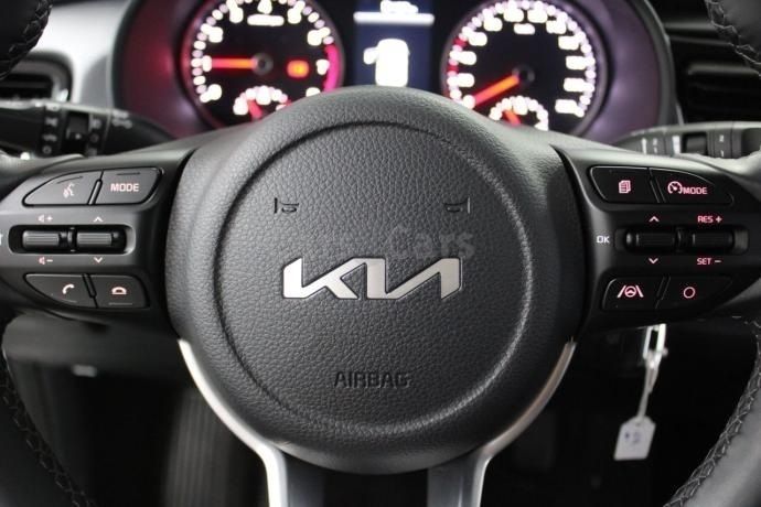 Usado Kia Rio 100 CV (73 kW) 2023 Blanco Berlina