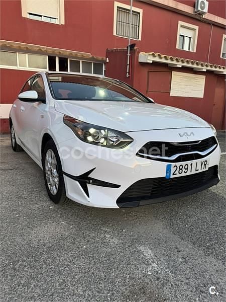 Usado Kia Ceed 100 CV (73 kW) 2022 Blanco Utilitario