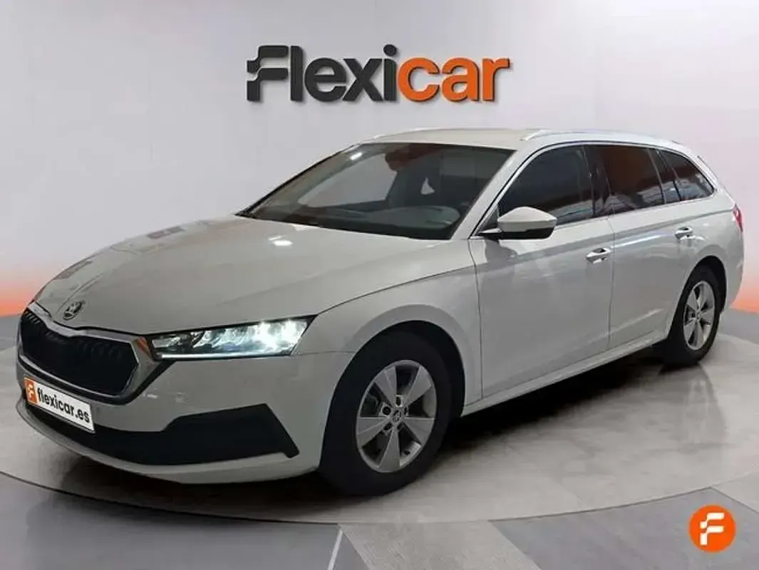 Usado Skoda Octavia Ambition 110 CV (80 kW) 2021 Blanco Berlina