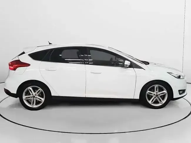 Begagnad Ford Focus Titanium 125 HK (91 kW) 2016 Vit Sedan