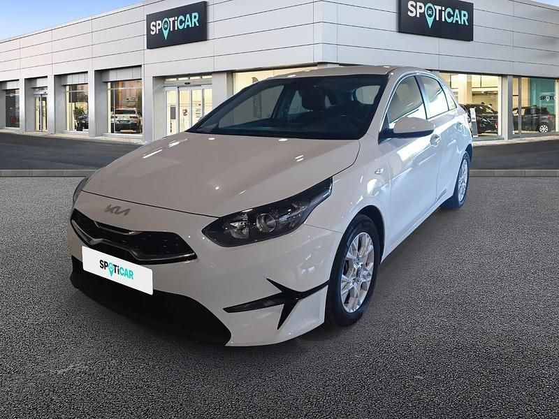Blanco Usado 2023 Kia Ceed | 21.790 € (Precio justo) - Imagen 1/4