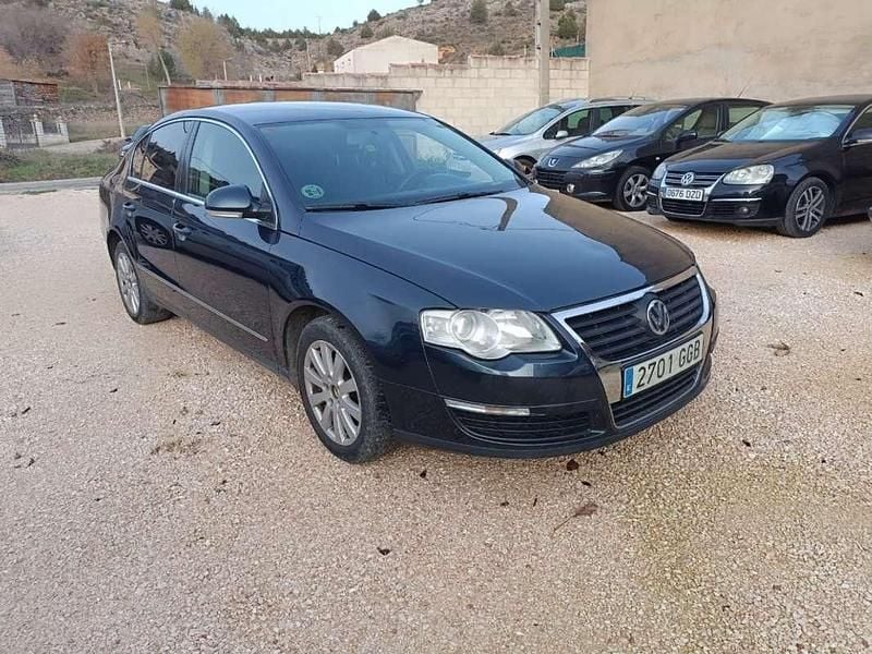 Negro Usado 2009 VW Passat Advance Berlina | 3900 € (Precio justo) - Imagen 1/4