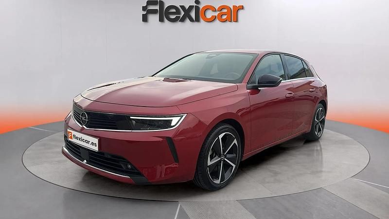 Usado Opel Astra Elegance 131 CV (96 kW) 2023 Granate Berlina