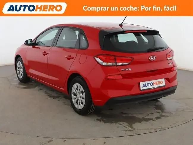 Usado Hyundai i30 120 CV (88 kW) 2017 Rojo Berlina