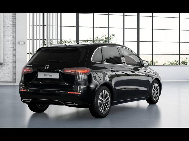 Usado Mercedes B220 190 CV (139 kW) 2024 Negro cosmos Monovolumen