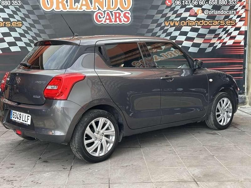 Usado Suzuki Swift 83 CV (61 kW) 2021 Gris Utilitario