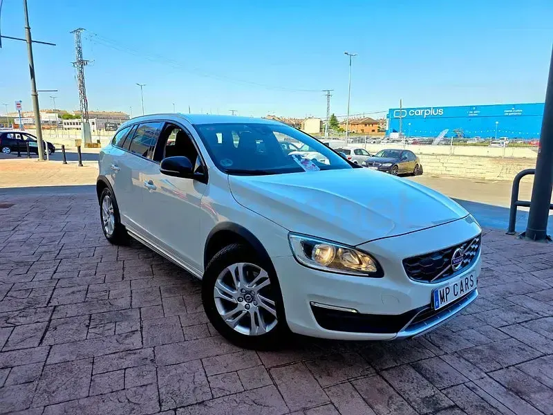 Usado Volvo V60 CC Kinetic 150 CV (110 kW) 2017 Blanco Familiar