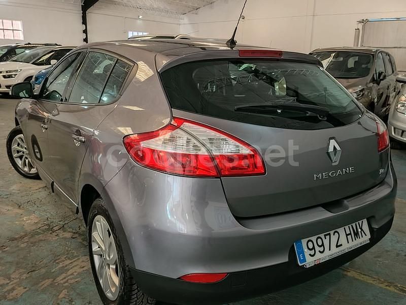 Usado Renault Mégane Bose Edition 130 CV (95 kW) 2014 Gris / plata Berlina