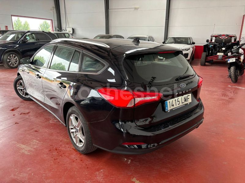 Usado Ford Focus Active X 120 CV (88 kW) 2021 Negro Berlina