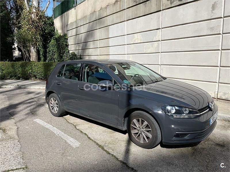 Usado VW Golf VII Advance 110 CV (80 kW) 2017 Gris / plata Berlina
