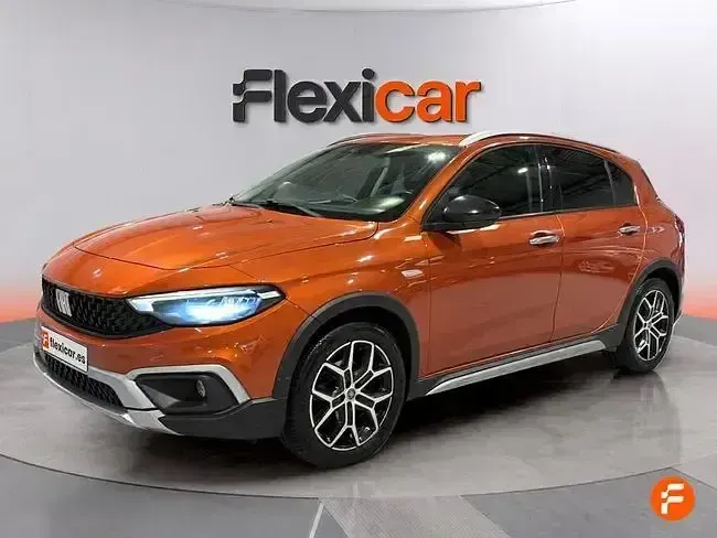 Usado Fiat Tipo Cross 101 CV (74 kW) 2021 Naranja Berlina
