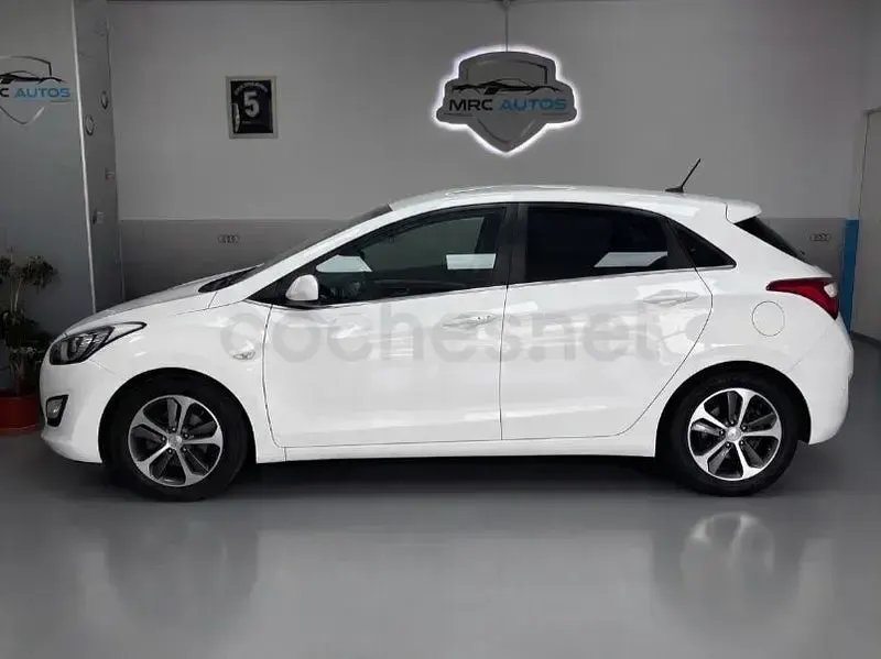 Usado Hyundai i30 GO! 110 CV (80 kW) 2017 Blanco Berlina