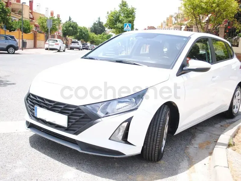 Usado Hyundai i20 84 CV (61 kW) 2025 Blanco Utilitario