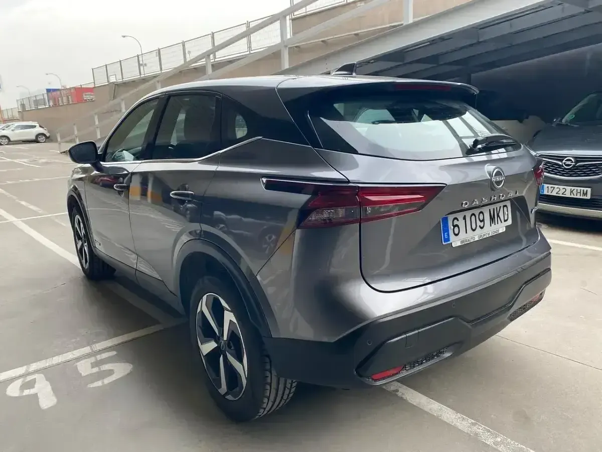 Usado Nissan Qashqai Acenta 190 CV (139 kW) 2023 Gris SUV