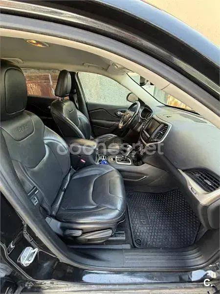 Usado Jeep Cherokee Night Eagle 200 CV (147 kW) 2016 Negro SUV
