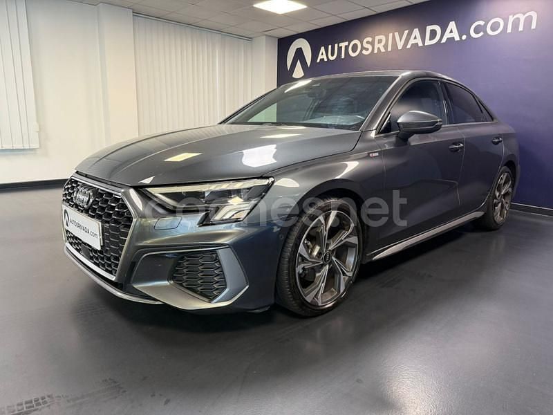 Gris / plata Usado 2022 Audi A3 S-Line Berlina | 31.900 € (Caro) - Imagen 1/4