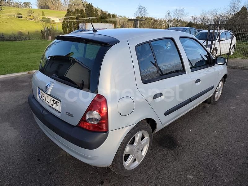 Usado Renault Clio II Expression 80 CV (58 kW) 2003 Gris / plata Berlina