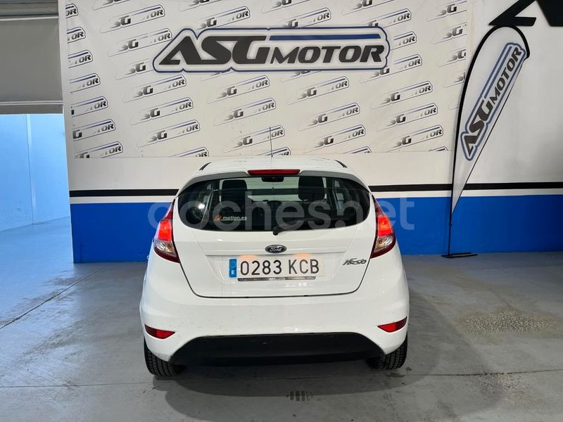 Usado Ford Fiesta Trend 86 CV (63 kW) 2018 Blanco Utilitario